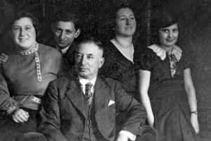 Moritz Dublon Familie Varda Paz 300 200